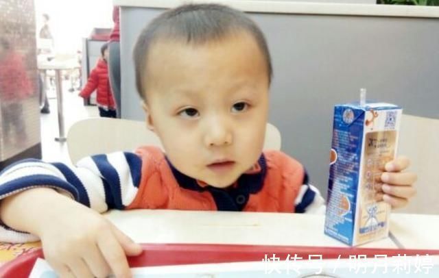 蜜饯|孩子正在无形中被“催熟”,这3种上黑榜的零食,别再给娃吃了