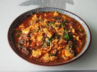 美食优选：水晶肉皮冻，蒜蓉蒸茄子，炸鸡蛋酱，辣拌黄豆芽的做法