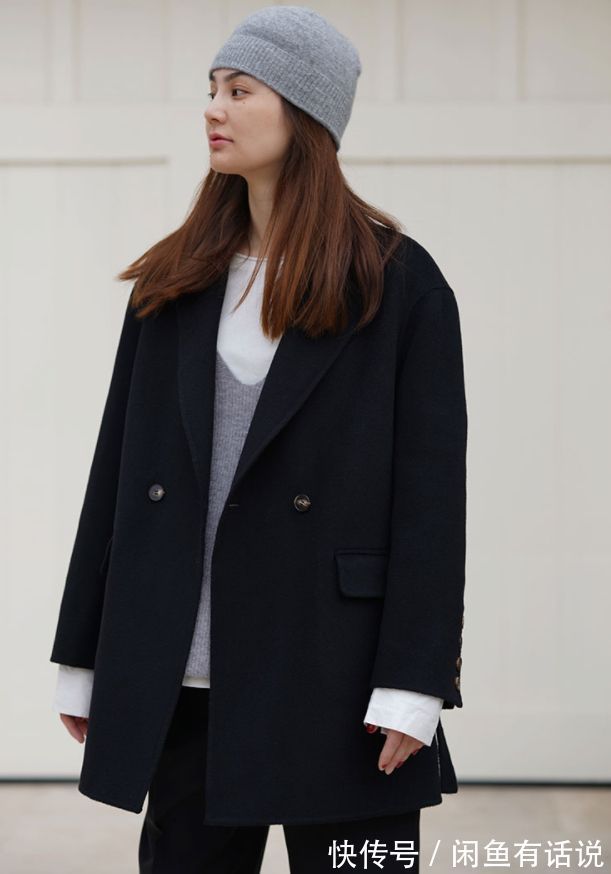 博主|为什么你穿黑大衣不好看?45岁博主的4个“配色法则”很值得借鉴