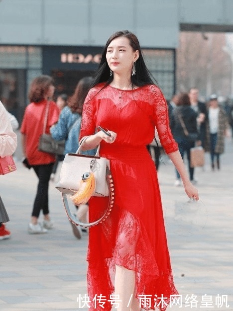 耀眼的红色,不需要限制美女的美