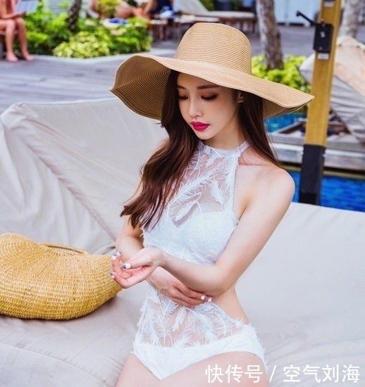 新颖|比基尼泳衣小姐姐,时尚新颖,显得优雅大气