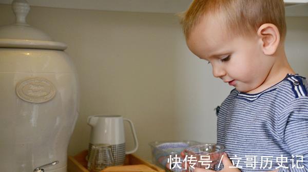 牙齿|宝宝应该多大戒奶瓶?了解“断奶杯”,开启孩子独立的新窗口