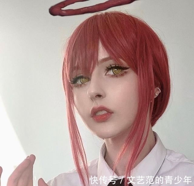 光熙|外国小姐姐驾驭《电锯人》,一人COS四个角色,这个玛奇玛我可以