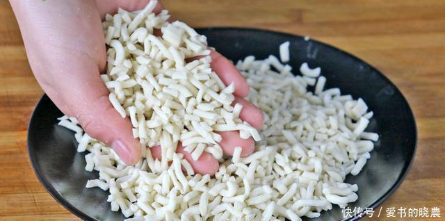 放到里面|面粉别蒸馒头了,学会这样做,拿肉都不换,出锅全家直呼解馋!