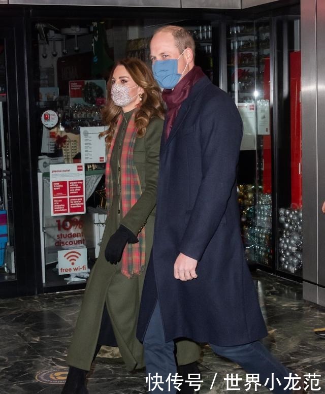 凯特|凯特王妃穿蓝色大衣和威廉王子车站秀时尚,时尚拉风,太有风度