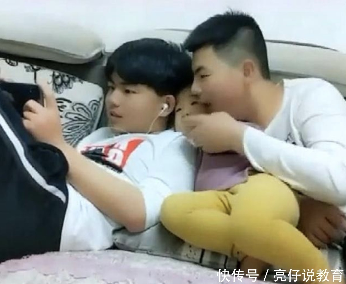 父母|有两个哥哥宠是一种什么体验?小萌娃的两个哥哥,太让人羡慕了