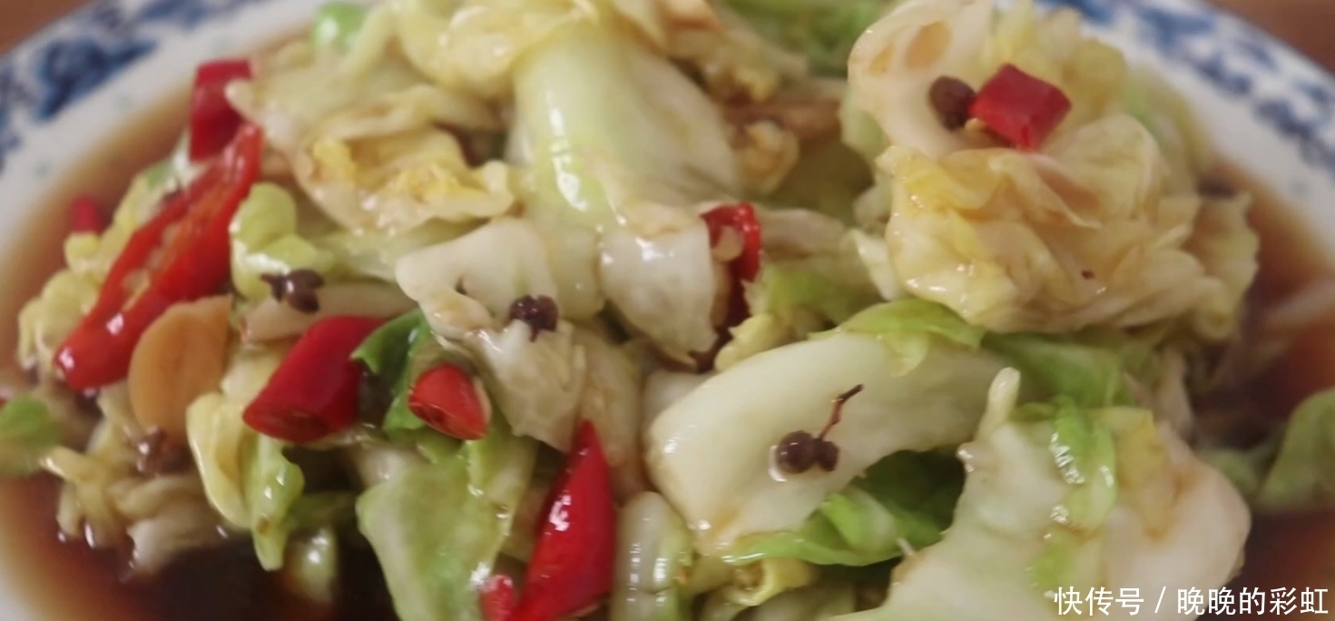 包菜简单又过瘾的做法,一顿2个不够吃,连吃一星期都不腻