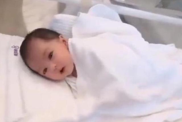 我愿意|女婴颜值太高,被网友称为“最美新生儿”:我愿意等她18年