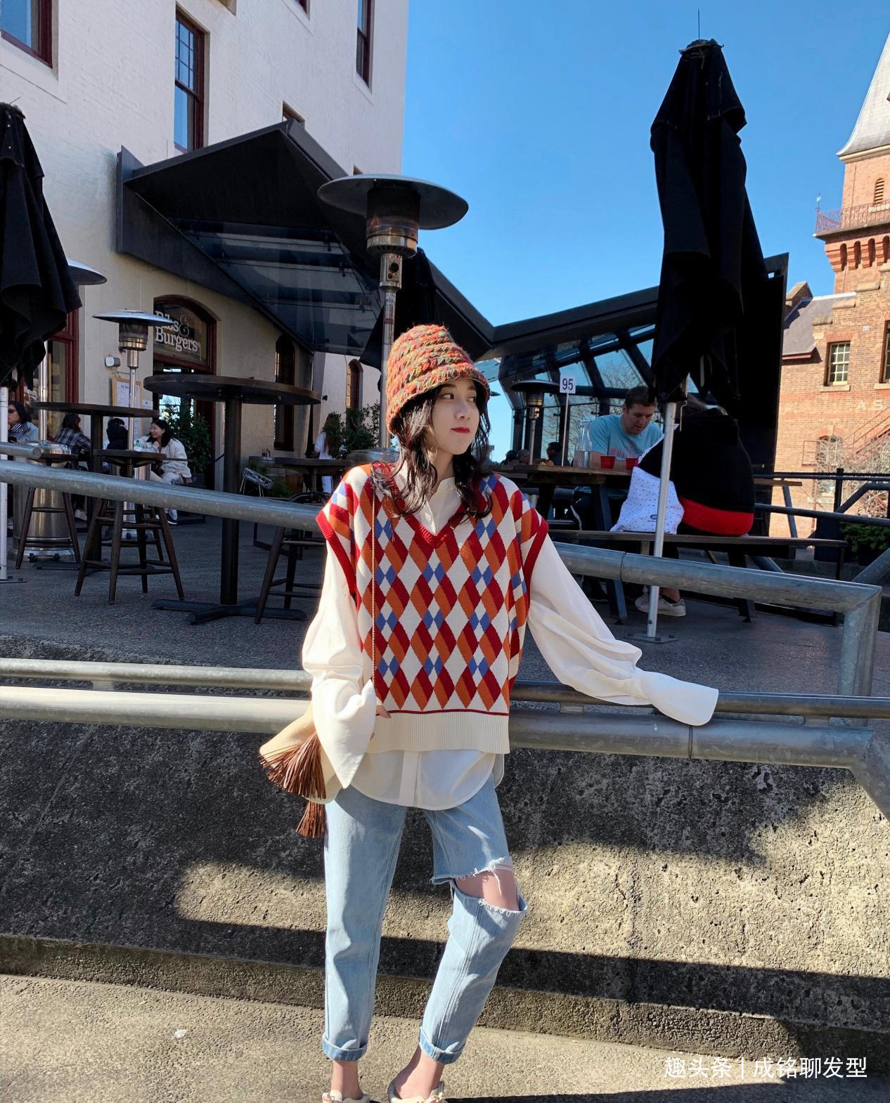 裙装|衬衫的穿搭太单一搭配毛衣马甲时尚感大增,减龄洋气又有个性