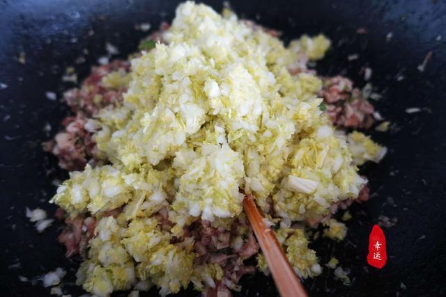 肉馅|第一次用杏鲍菇做馅,没想到嚼起来很Q弹,口感真不错