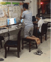 |搞笑GIF:家里养了宠物之后,连健身都没法好好进行了