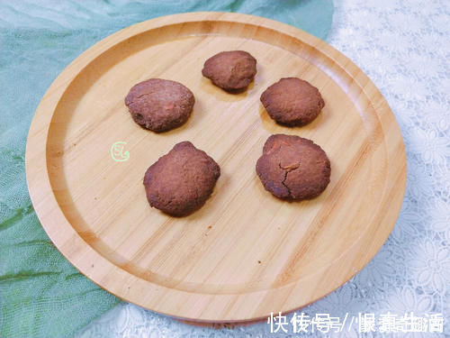 小蛋糕|巧克力中加一碗面粉,没想到那么好吃,吃一次就念念不忘