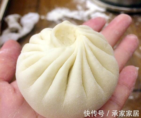 包子|硬核！猪肉包子调馅，多加这“２味”，口感水润不发柴，快收藏