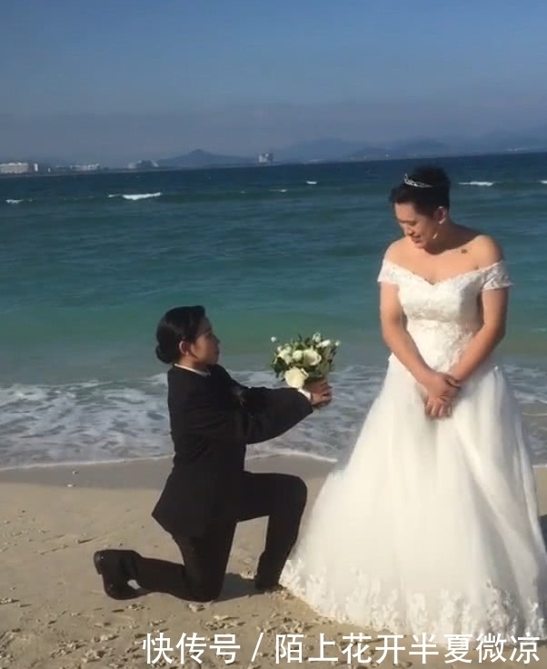 婚纱照|奇闻:打开新世界的大门,新人拍另类婚纱照,新郎娇羞的笑容亮了