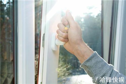 晒被子|特殊期间,还能在外面晒被子晾衣服吗有2种情况要制止