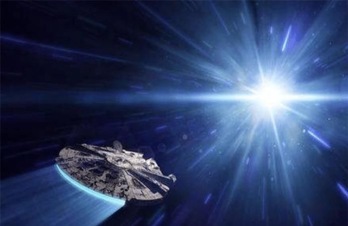 相对论 如果飞船达到光速行驶,撞上一粒沙子,或许飞船会瞬间报废