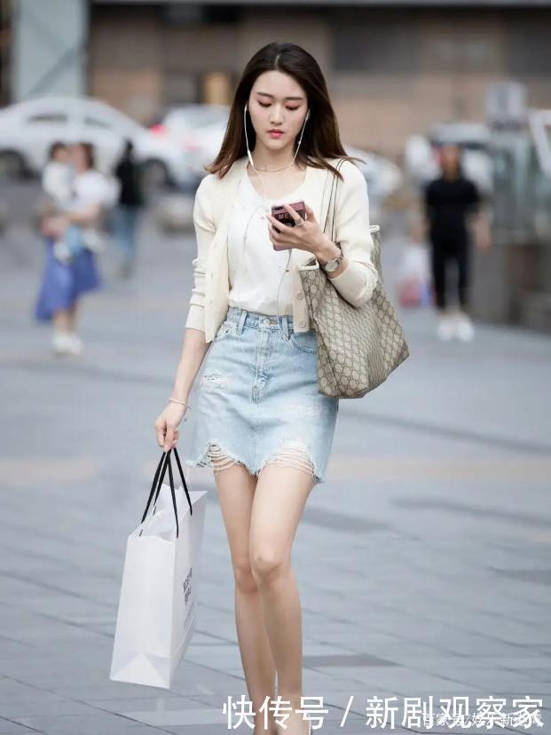 它们都是牛仔,你看到的都是牛仔裤,牛仔裙也在闪闪发光