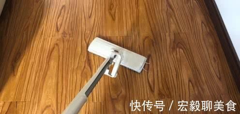打扫|拖地的时候用点这个东西，去污快又杀菌，不经常打扫地面都能干净