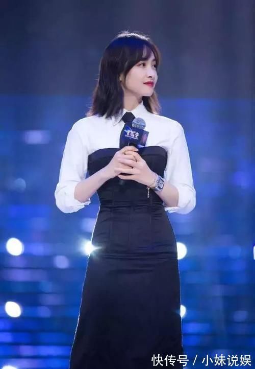 姐姐 姐姐太撩了,白衬衫配包臀裙够性感了,还玩领带杀想帅哭多少人