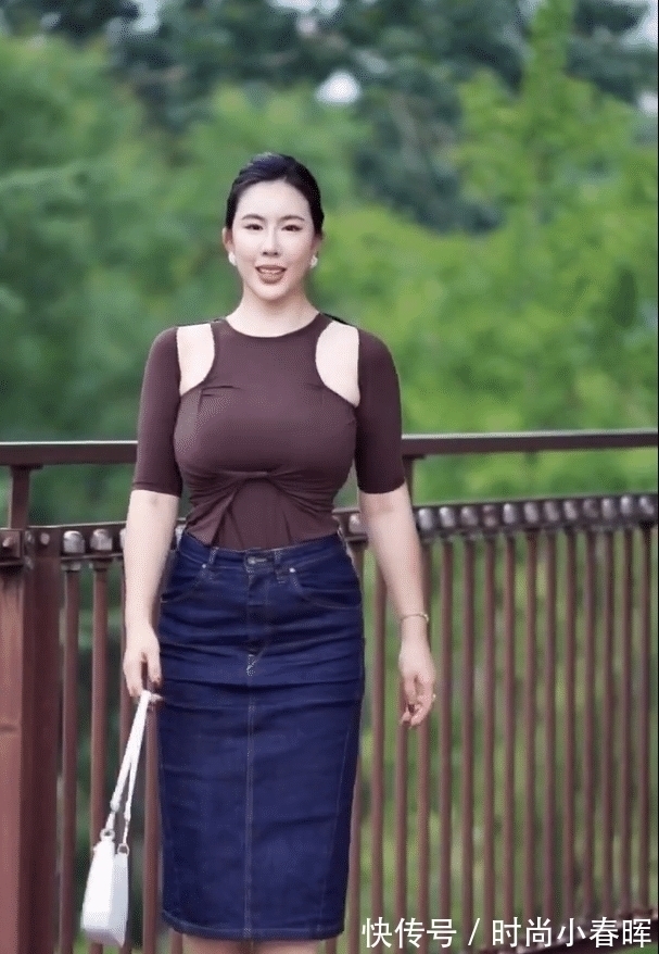 高跟鞋 半身牛仔裤经典百搭,微胖美女穿了,也肥而不腻