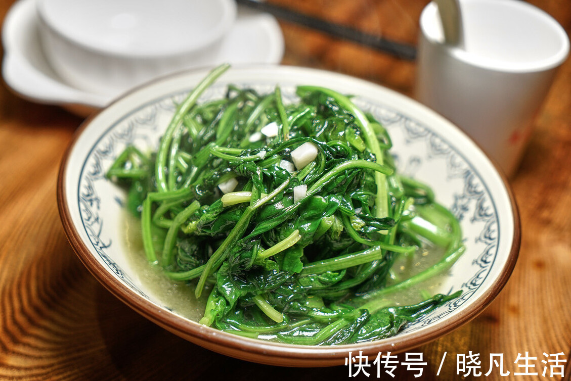 口感|炒空心菜，不可直接下锅炒，多加1步，口感又脆又嫩，颜色不发黑