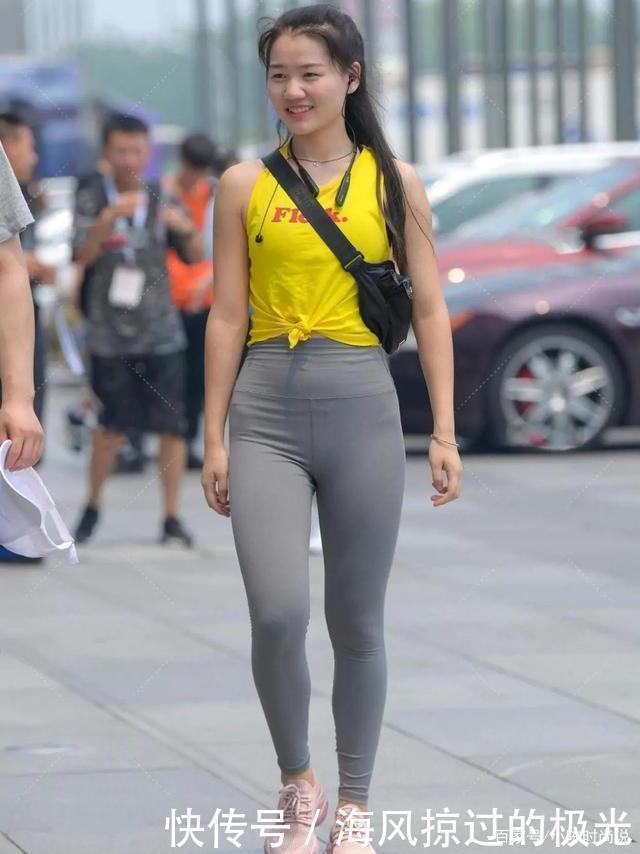 松弛 松松垮垮的服装不高级,再好的衣服也没有时尚感,看着很便宜!