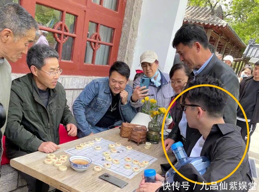 老婆|跑男9又录制，郑恺戴口罩却帅气不减，大家却在意老婆苗苗状态！