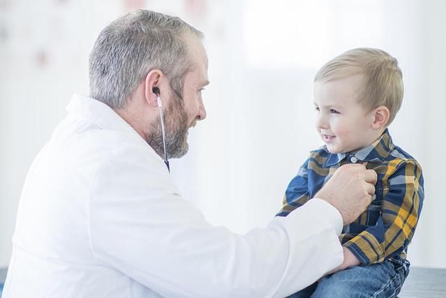 妈妈|宝宝一哭 妈妈就喂奶 妈妈你真不怕宝宝胃被撑大吗？