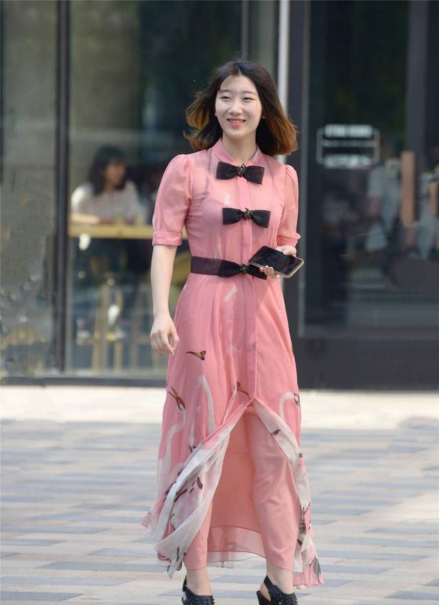 时尚|穿着高跟凉鞋, 要怎么搭配服装呢? 跟着时尚美女学习一下