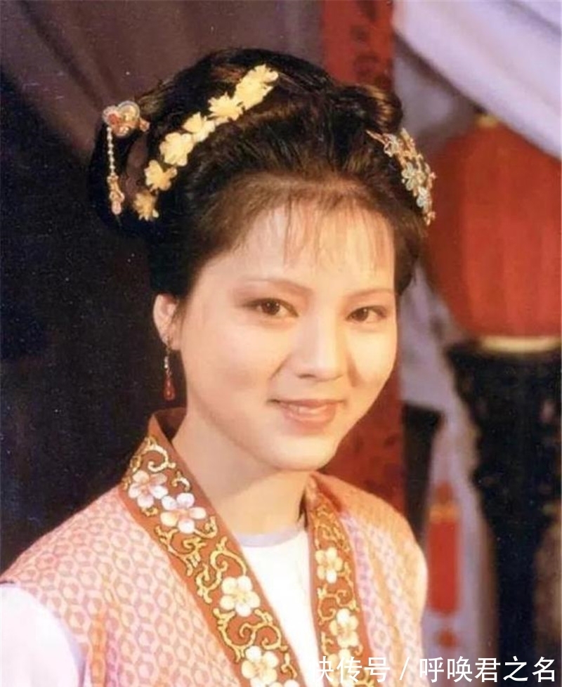 薛宝钗&红楼梦:袭人和林黛玉的关系如何,她们怎么会同一天生日呢