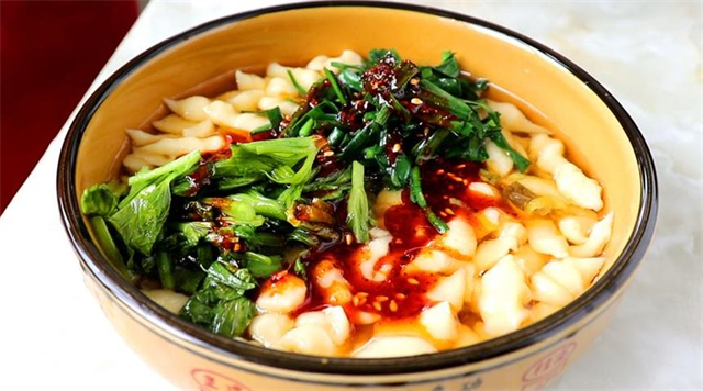 玉米面漏鱼的做法,不用擀面,不用揉面,锅里360搅,地道家乡饭