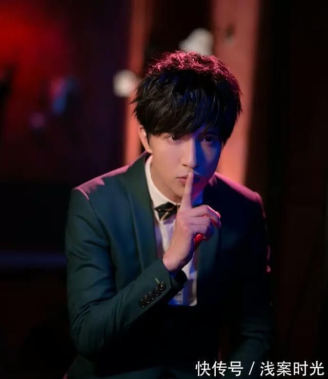 边角料|综艺节目中铁打的边角料们,除了插科打诨,他们还要负责做这些事