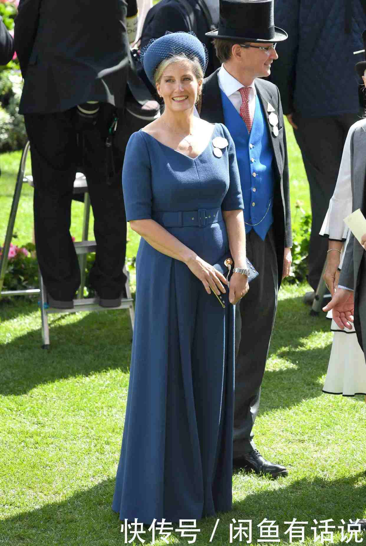 用力过猛|英国皇室马会:上流贵妇们盛装亮相,还是简约大气的穿搭最显贵气