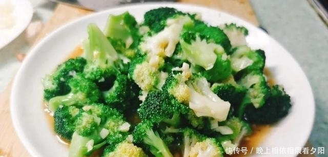 炒蒜蓉蚝油西蓝花,牢记2招,改变焯水方式,保持营养不流失
