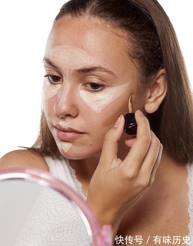底妆|女人化妆还没学会这几招!怪不得上妆老是卡粉,现在知道还不晚!