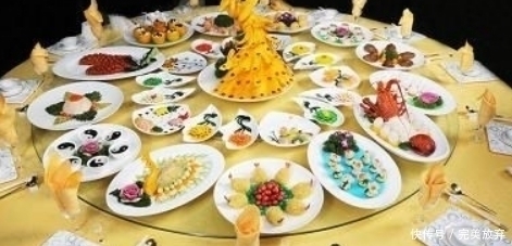 块钱|德国人到中国吃大闸蟹,吃完两盘丢下100块钱就走,老板你干嘛