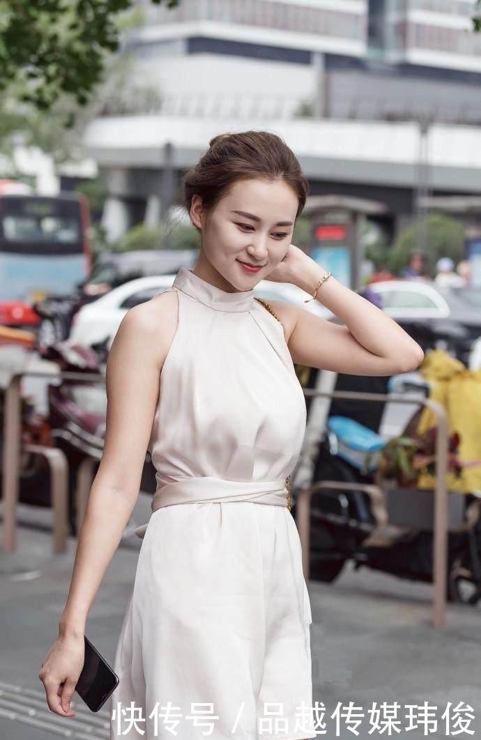 修身|时尚美女街拍:修身个性的,映衬女性的优雅气质!