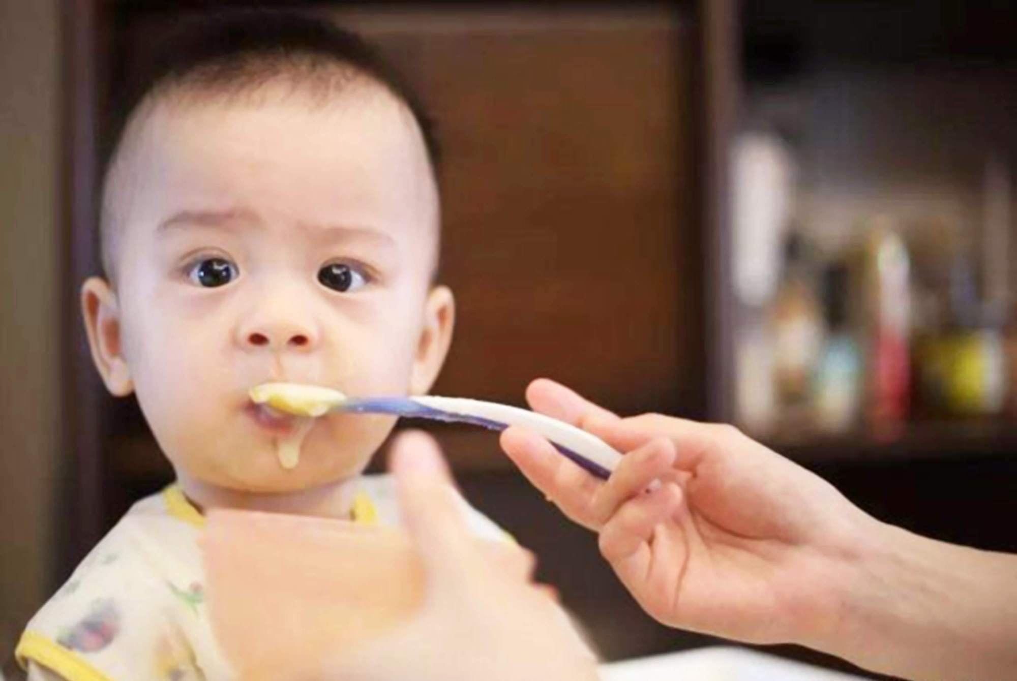 妈妈|8月龄宝宝吃米粉中毒，妈妈的无心之举招医生训斥，太大意了