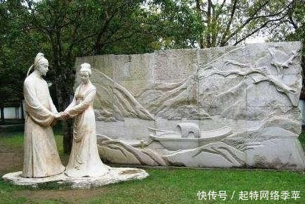 长亭外,古道边,芳草碧连天,这句歌词虽然不是诗词,但比诗词美