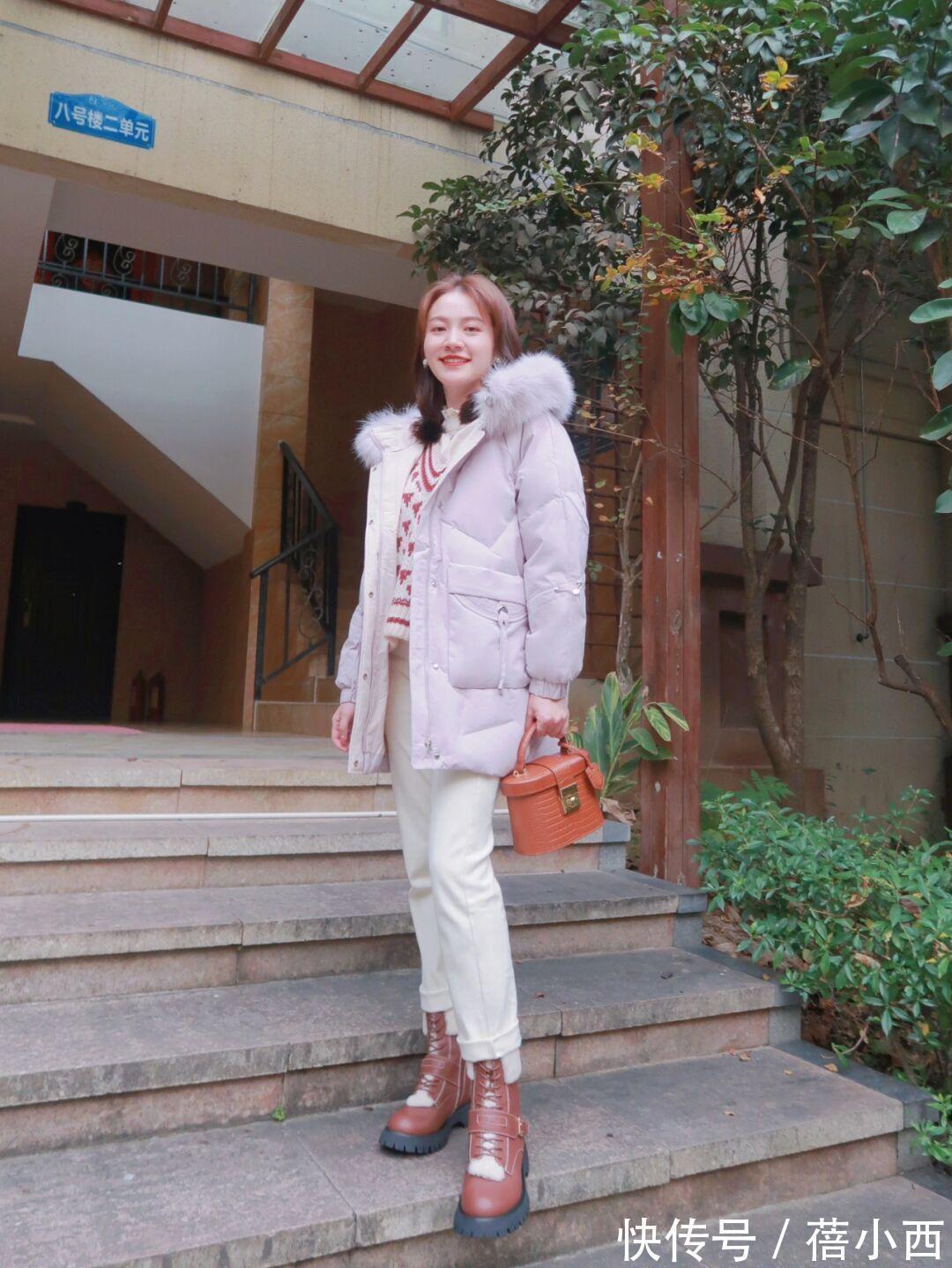 毛衣|冬季要靠“羽绒服”打造时尚感,选这4个款来穿搭,高级又显气质