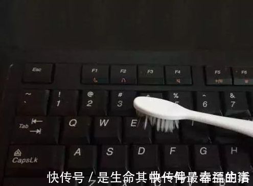 全能|旧牙刷别扔了！放打火机上烤一烤，变“全能”小助手，全家用得上