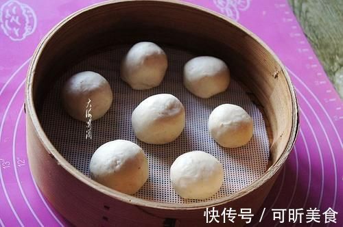 蒸馒头时,有人放酵母放白糖,其实“它”才是让馒头变松软的秘诀