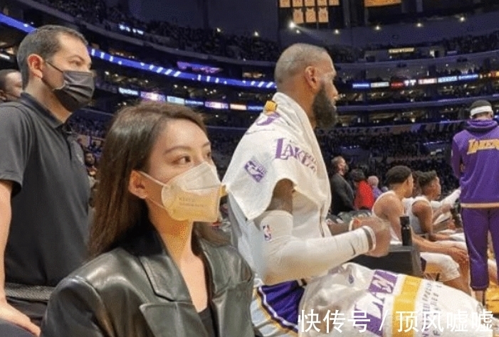 白富美|坐詹姆斯旁边!中国女球迷意外走红,身材颜值满分,妥妥的白富美