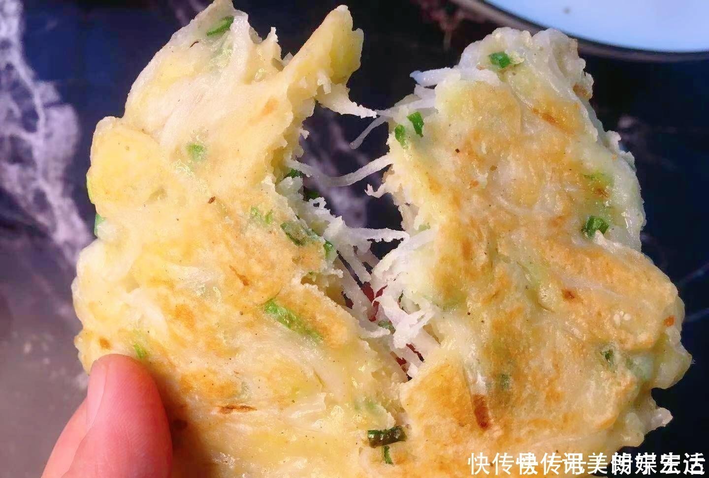 阿姐|半根萝卜一个鸡蛋,用筷子搅一搅,5分钟搞定全家人的早餐