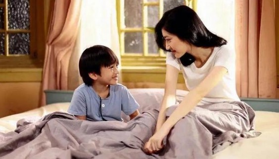 孩子|4个老人抢着带孩子,互不相让,逼疯夫妇俩我生3个每人一个吧