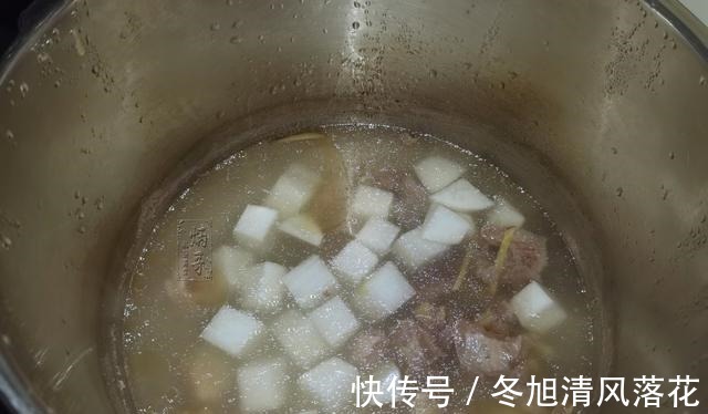 美味|入秋后,有钱没钱,多给家人做这汤吃,切块高压锅一炖,营养美味!