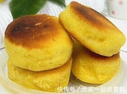 红薯新吃法，不放水，不放糖，做出松软香甜的饼，一端上桌抢光光