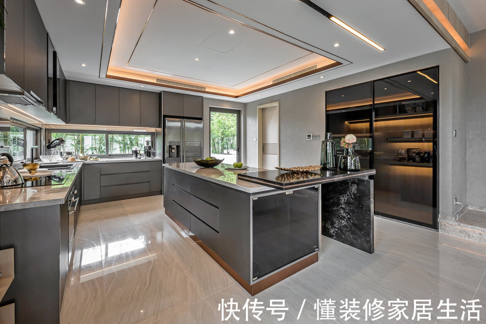 深色系|实际面积260㎡的别墅,装修不奢华不堆砌,三代人同住越看越喜欢