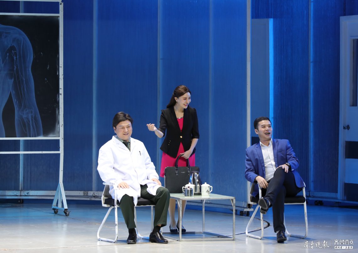  精神|百名医务工作者走进济宁大剧院，原创话剧《麻醉师》向他们致敬