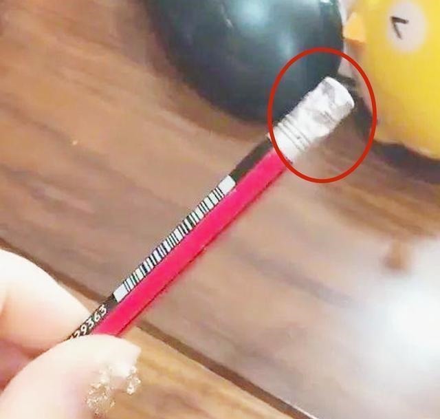 橡皮|孩子的书包千万不能翻!里面的东西简直超出想象范围,又惊又喜!